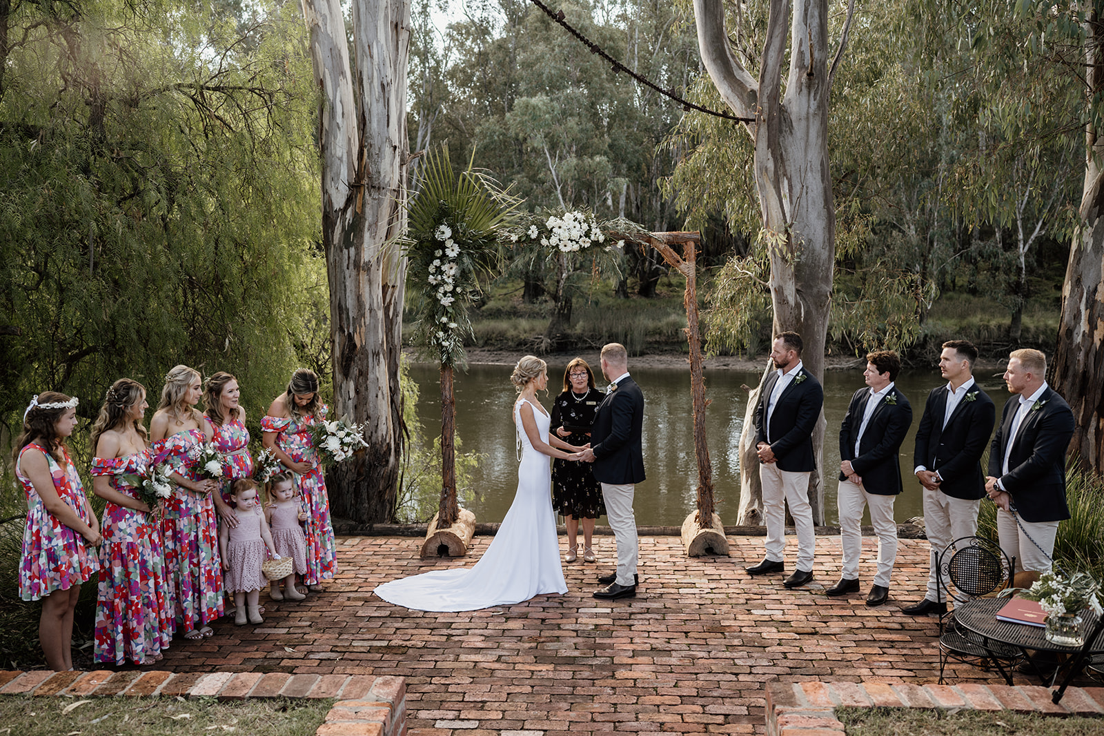Banyandah on the Murray wedding. Wedding ceremony at Banyandah on the Murray. Wedding ceremony venue near Murray River.