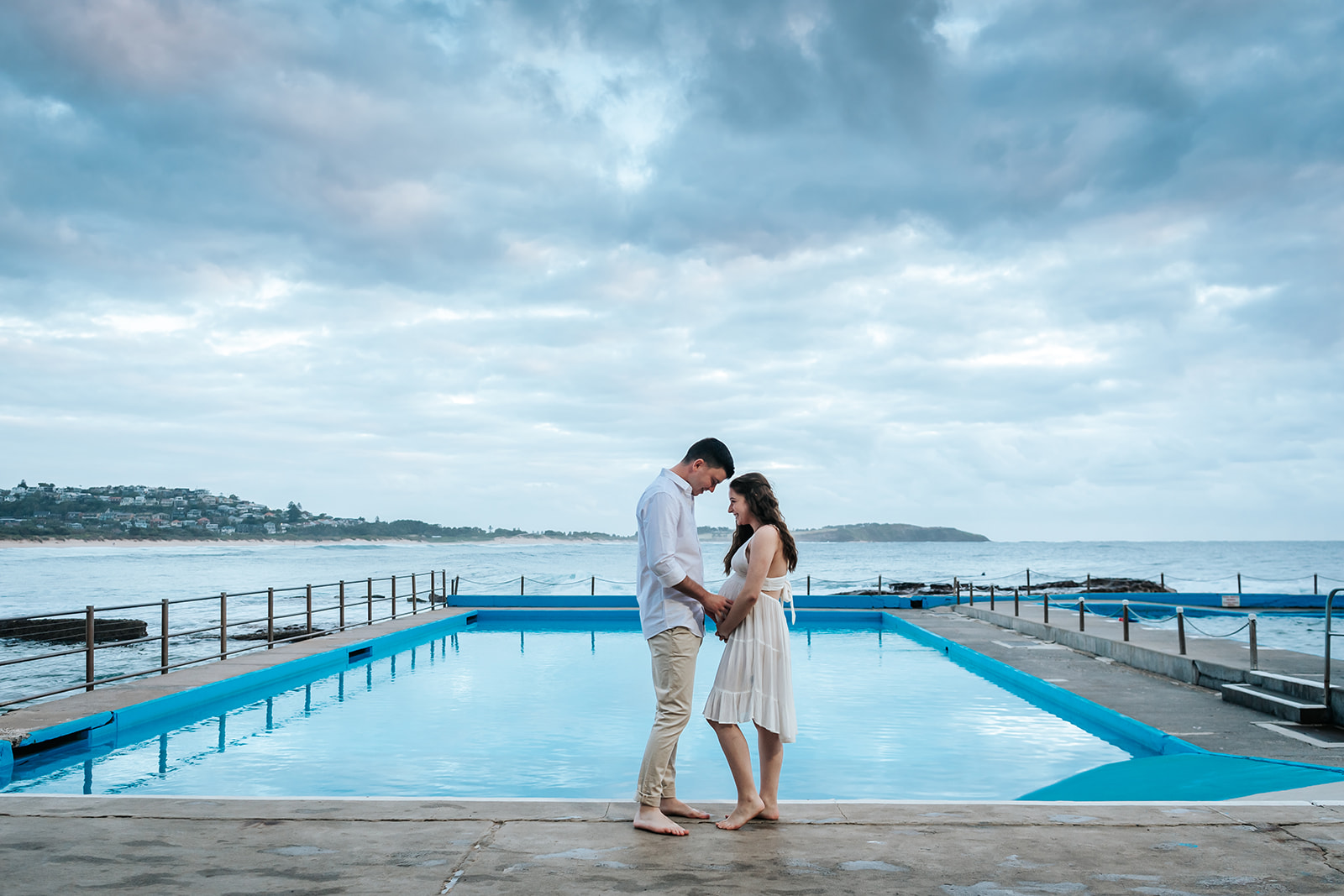 Stunning Maternity Session at Dee why swimming pool