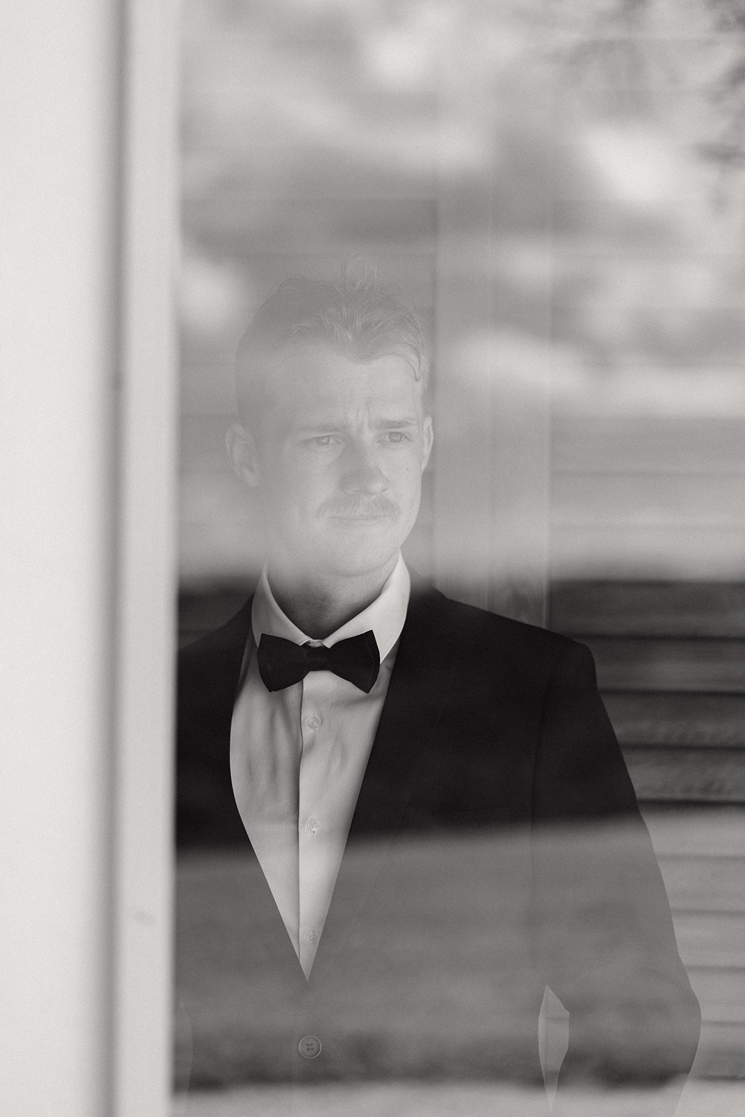 Summergrove Estate Wedding photography Grooms gets ready