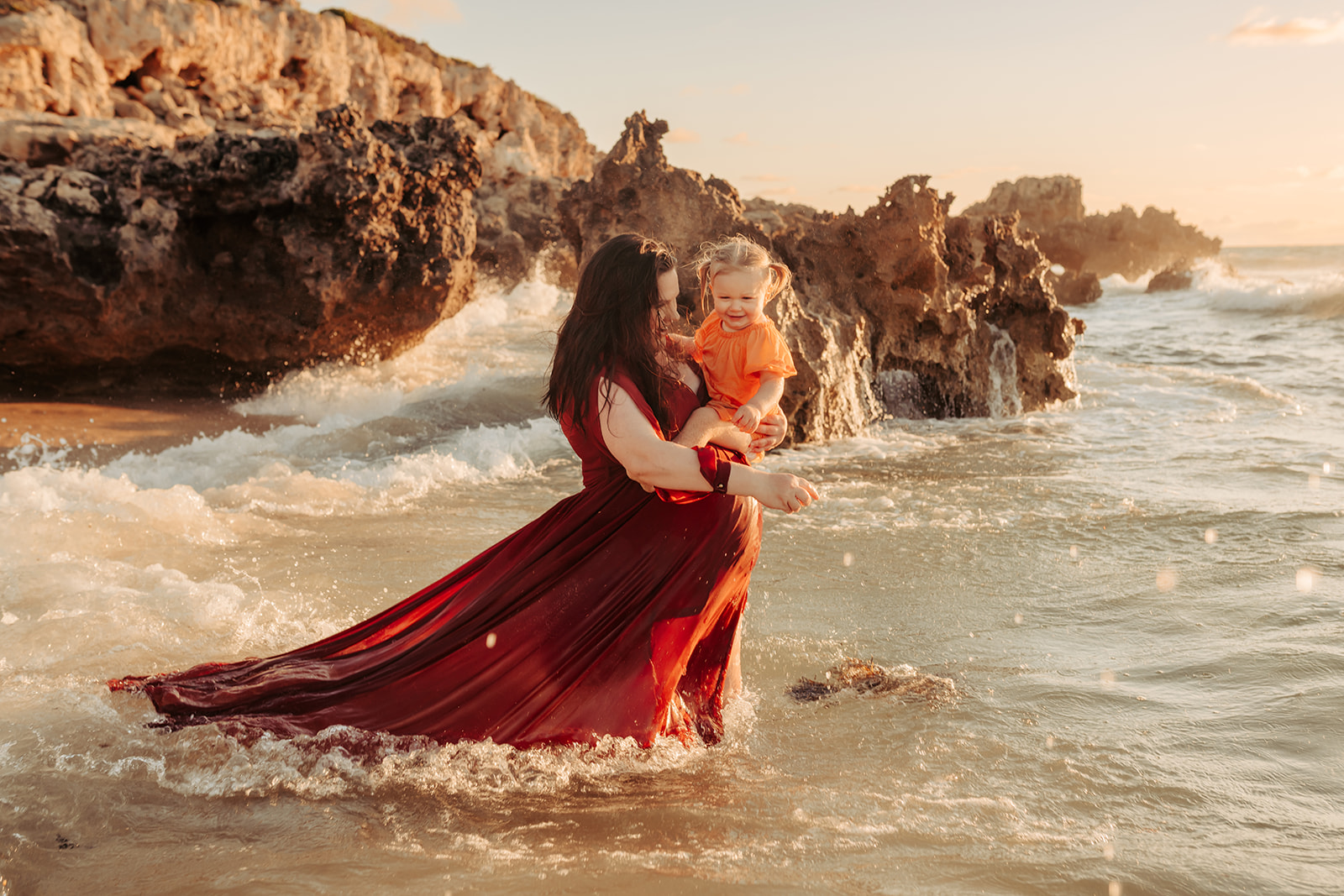 For those who love the water! Perth pregnancy photographer documenting real life moments. 