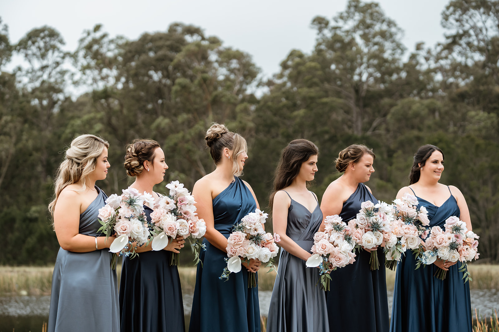 Bridesmaids in different shades of navy blue