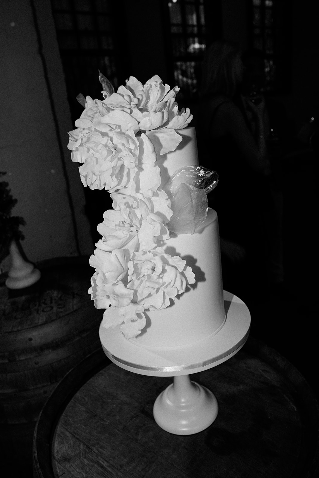 Photo of a black-and-white wedding cake