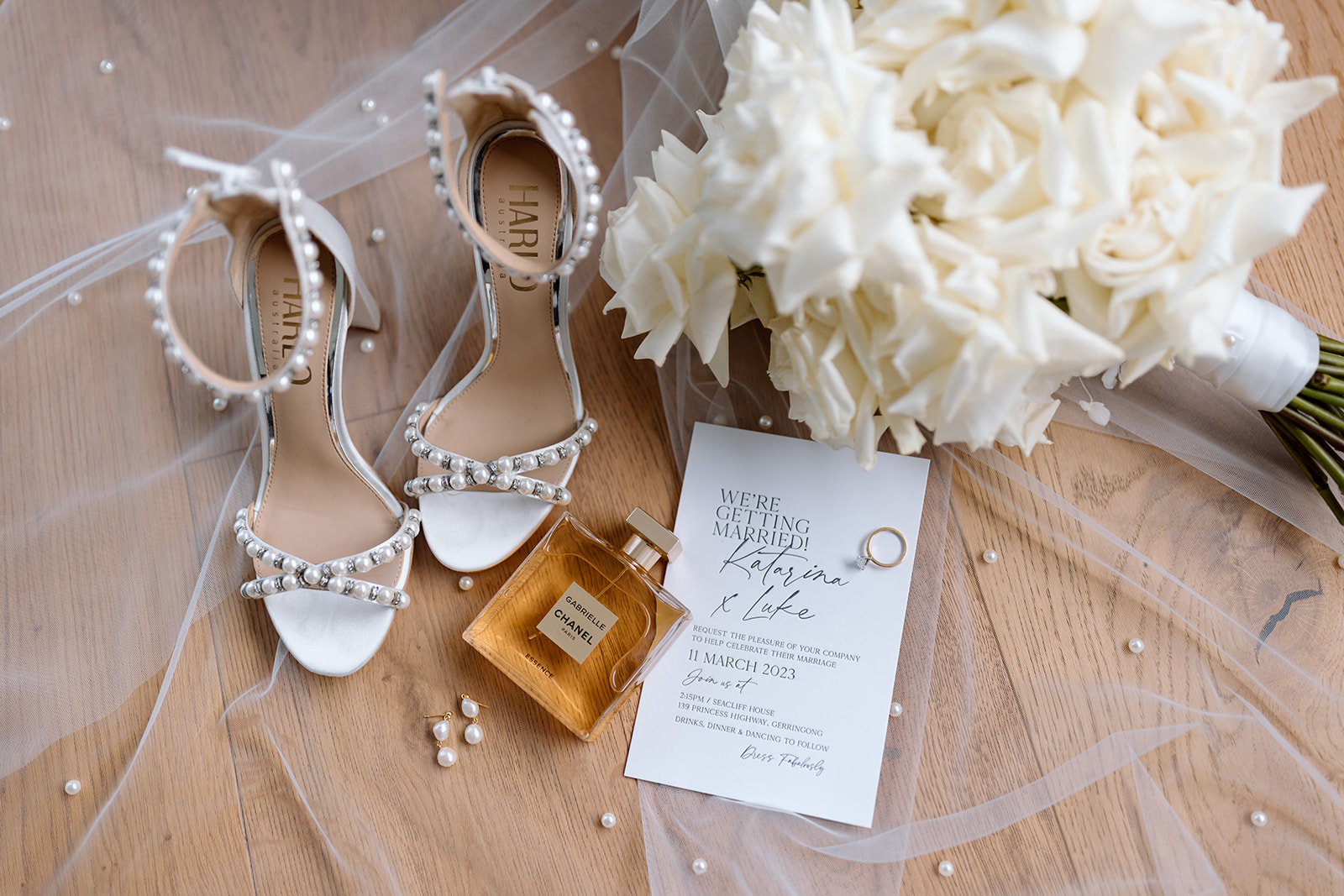 Bridal details at the wedding in the South Coast Seacliff House