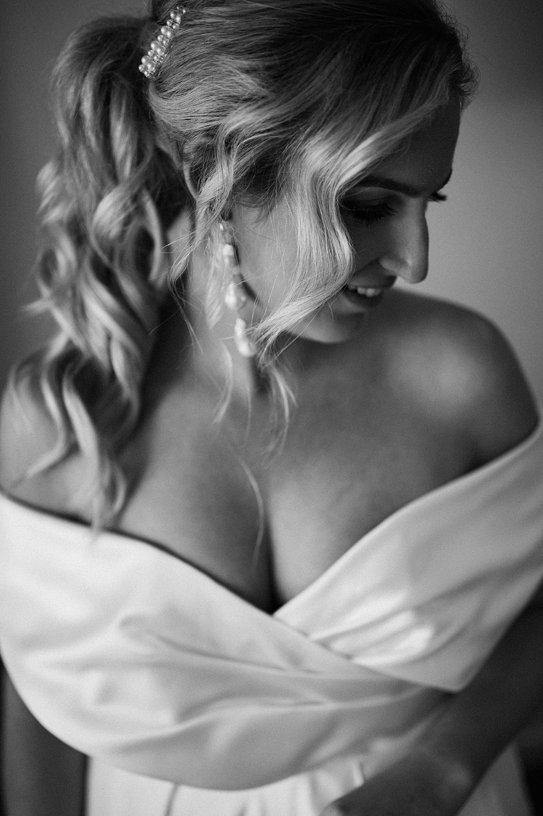 black and white photo of Cairns bride getting ready for ceremony