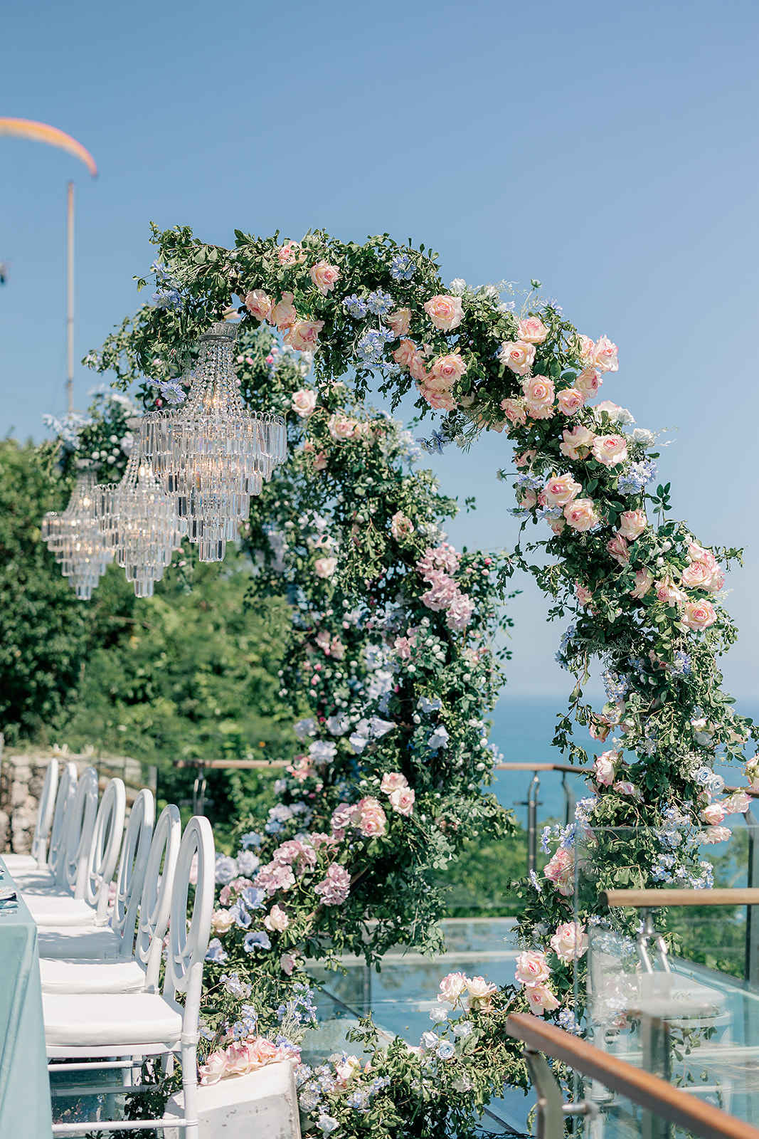 floral arches going over the intimate table setting at Tirtha, by the ocean in Uluwatu