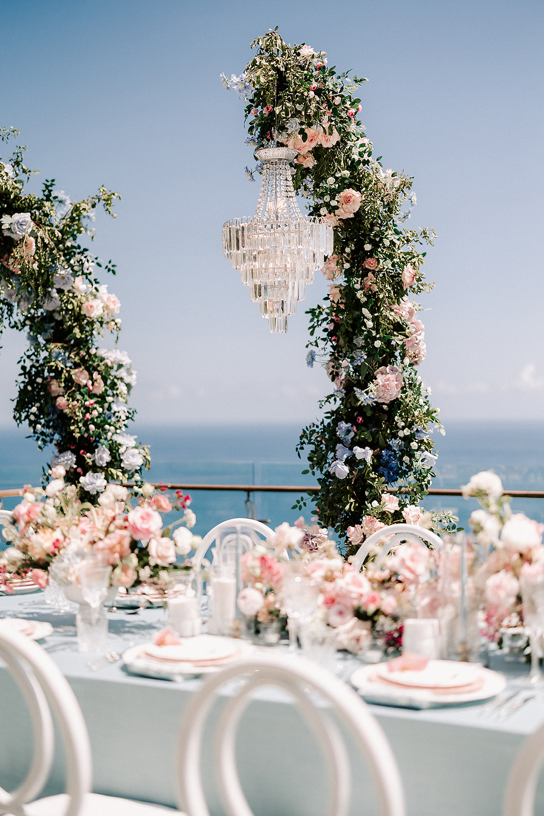 luxury wedding tablescape overlooking the ocean in Uluwatu Bali