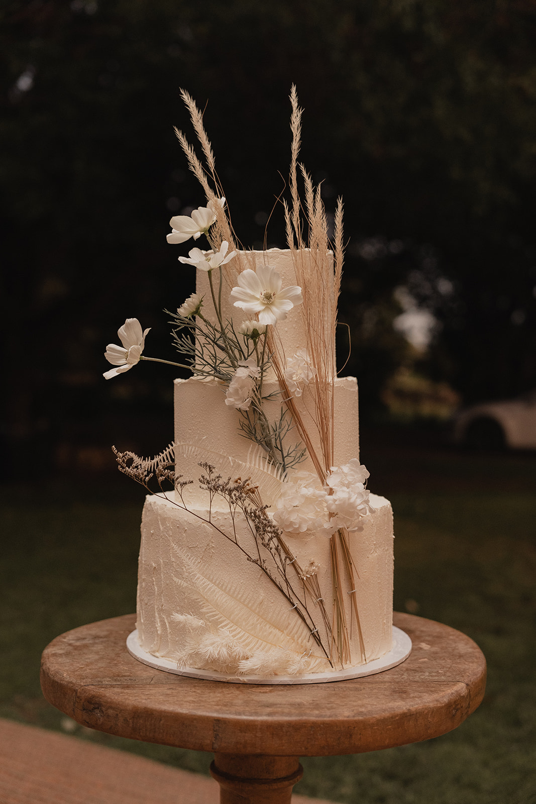 Brisbane editorial backyard wedding photography, Cake