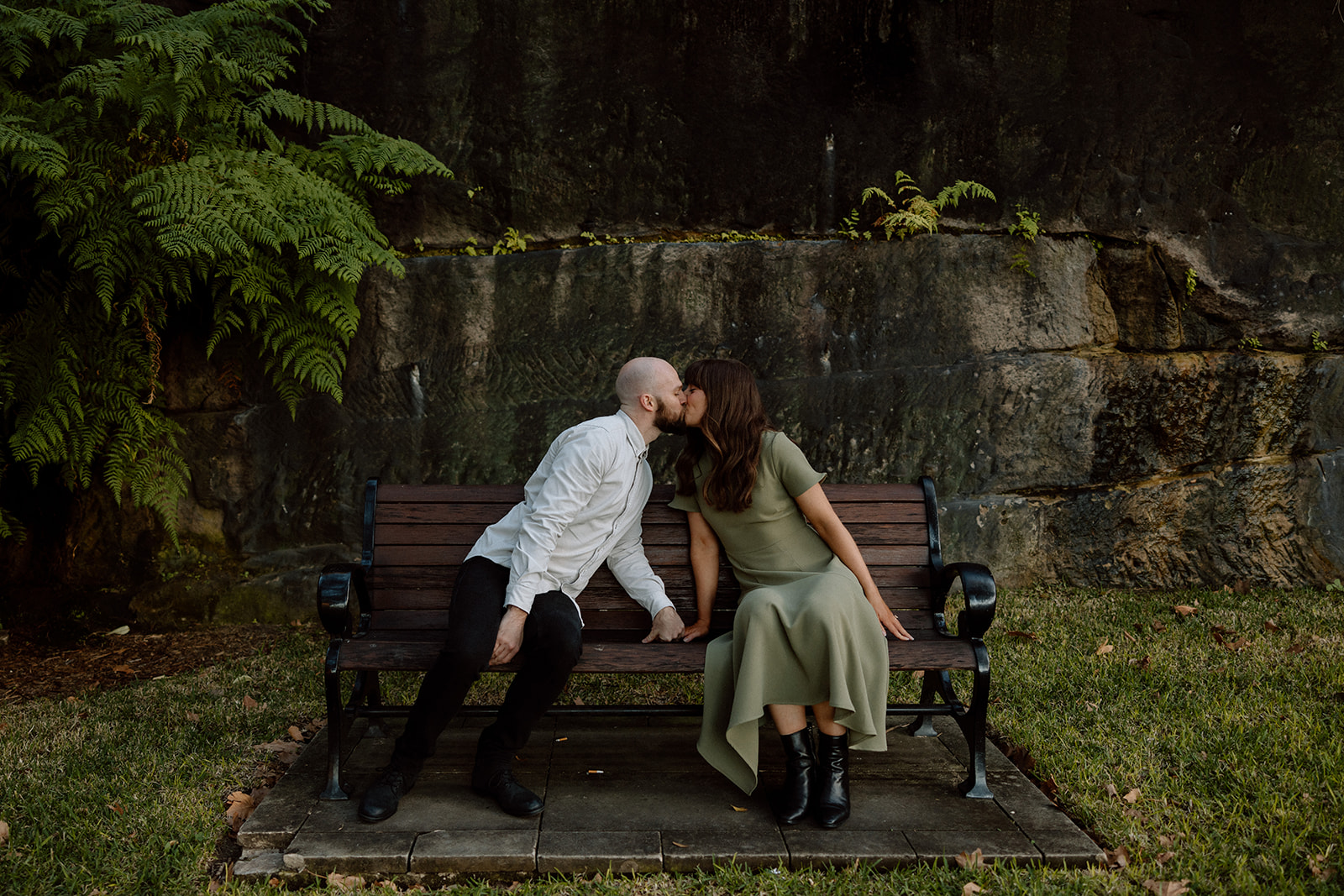 Couple kissed at their engagement shoot in Sydney CBD