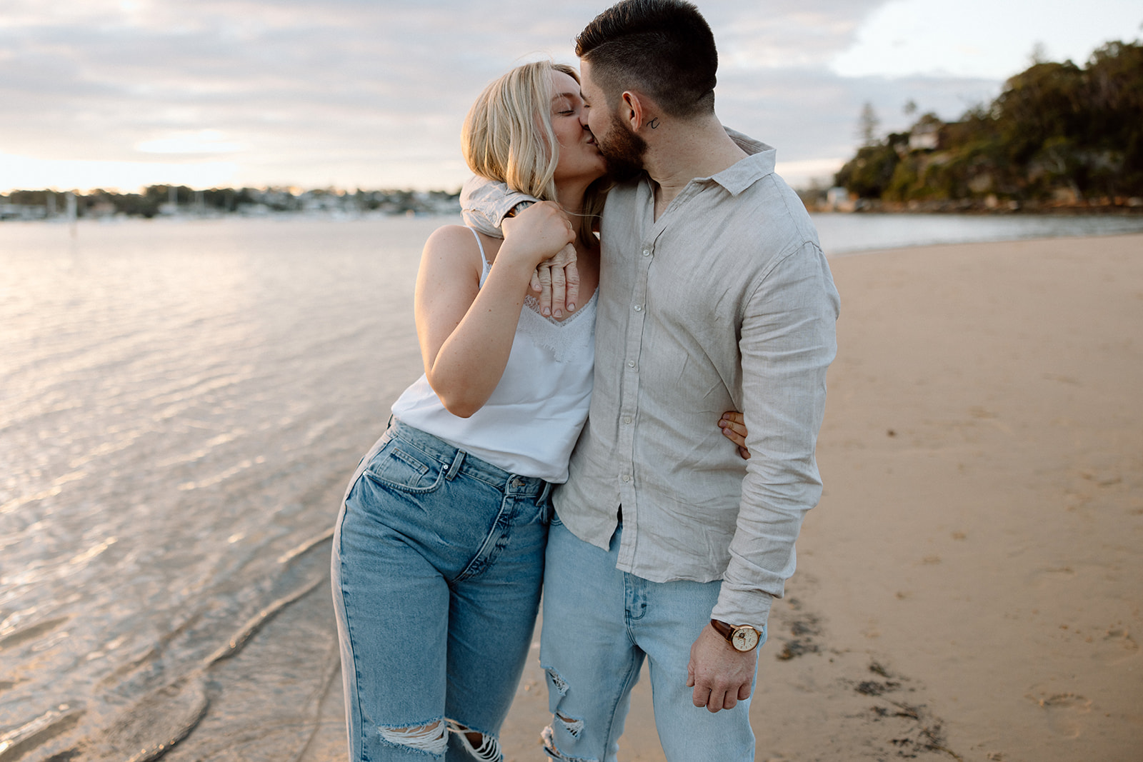Couple kissed in their beach pre wedding session
