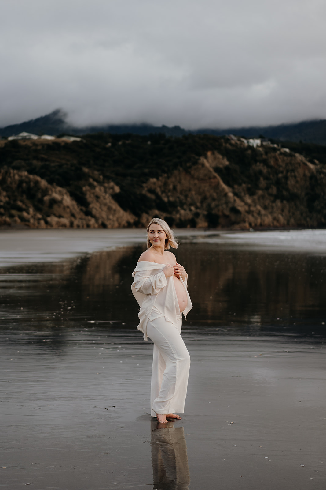 Maternity photograph of a woman during a raglan maternity photoshoot by waikato photographer haley adele photography