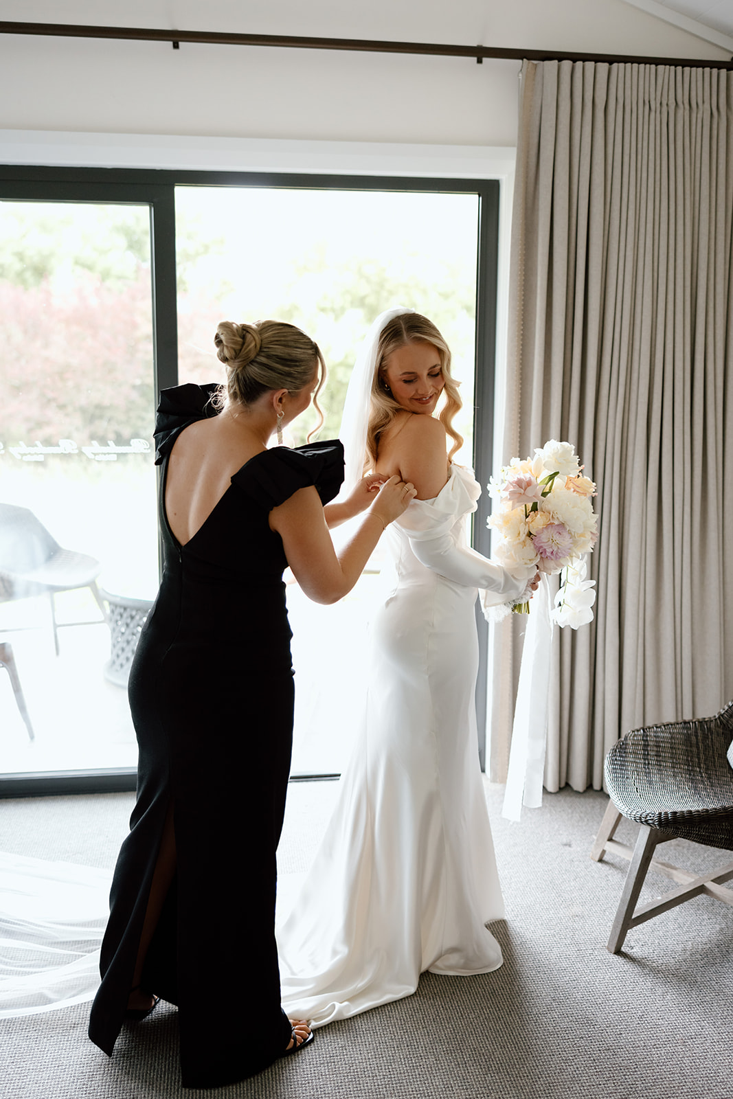 Bride getting ready at the wedding in the Southern Highlands Bendooley Estate