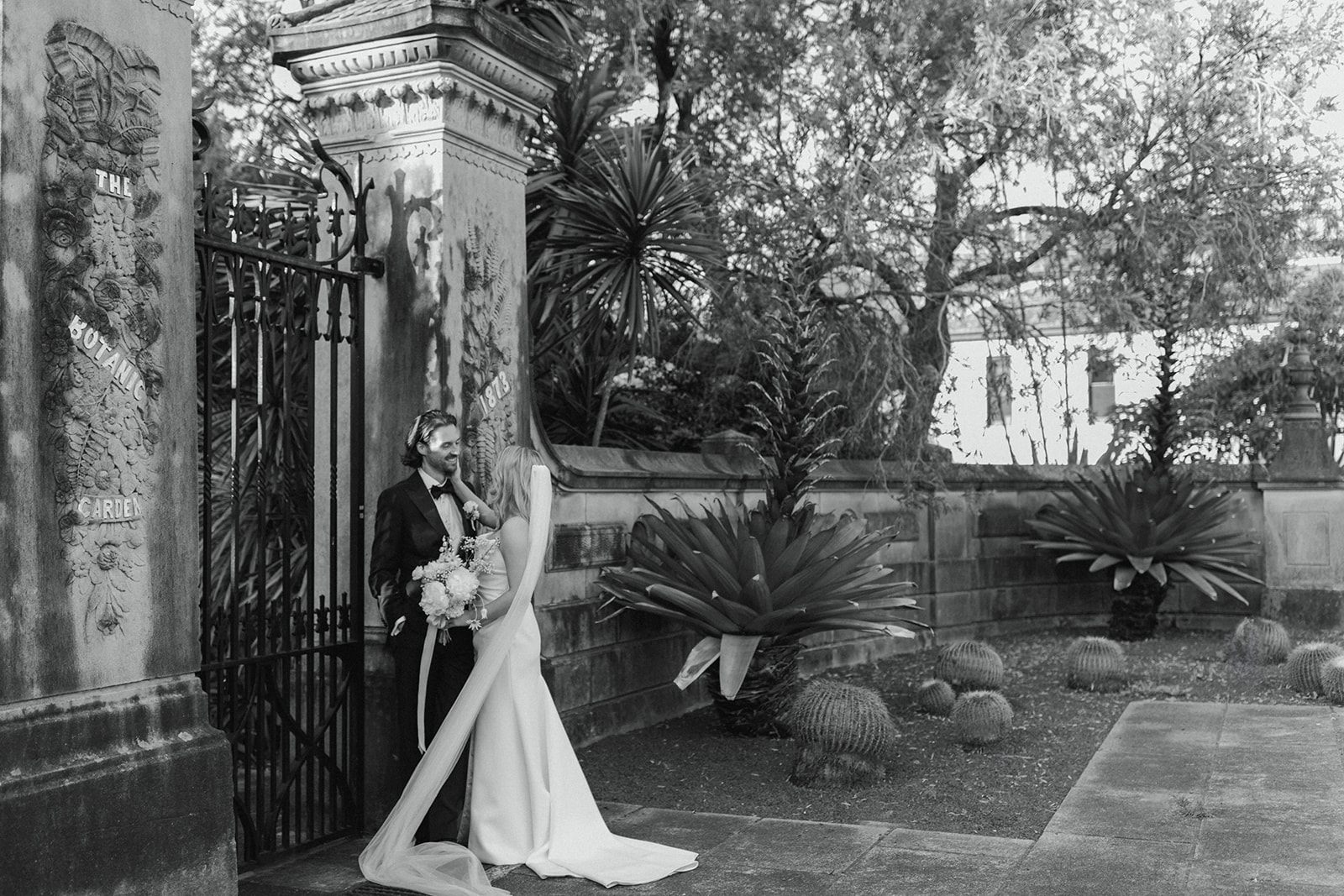 Artistic European Inspired Timeless Sydney Botanic Garden Wedding Portrait