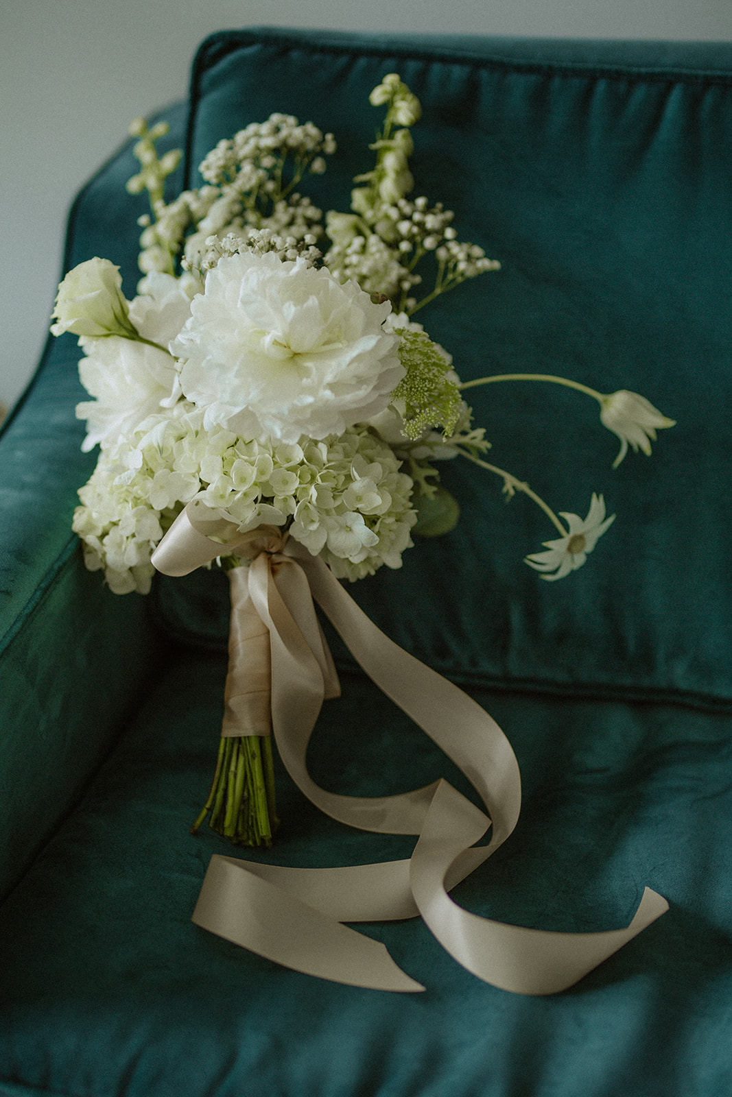 Sophisticated Bride and bouquet  in Pier One Hotel Sydney  